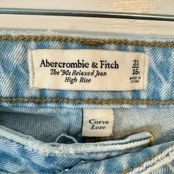 Abercrombie & Fitch, The 90s Relaxed Jean, High Rise, Curve Love, Size 33 - EUC - Picture 4 of 6